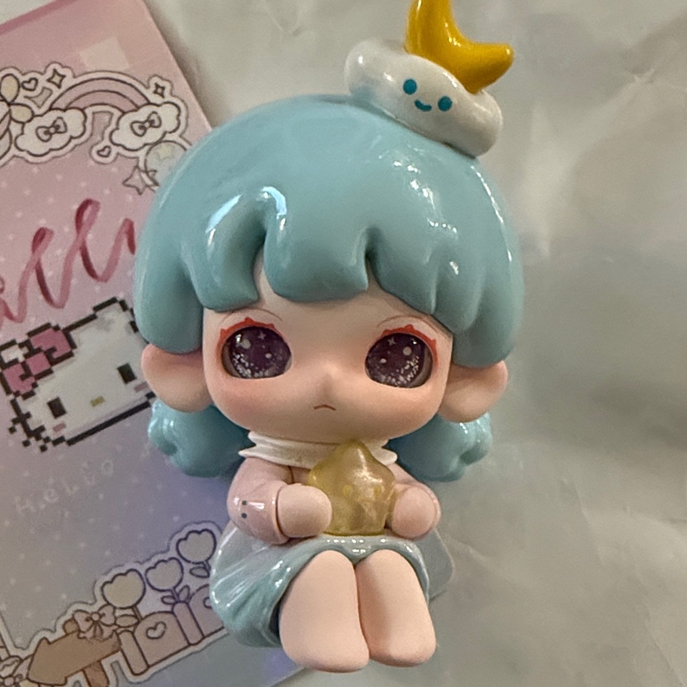 “YOOIE” figure—-Kawaii Seafoam color ⭐️